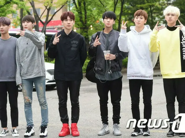 22日、「VIXX」が放送局KBSで開かれる「ミュージックバンク」リハーサルへ出勤している。