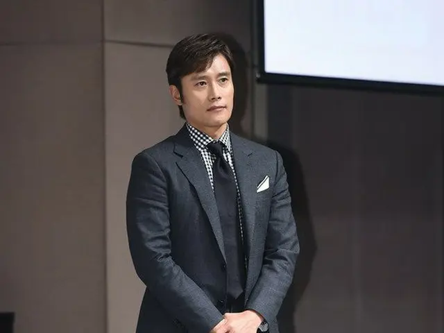 俳優イ・ビョンホン、「男優主演賞」受賞。