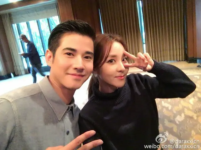 「2NE1」ダラ、タイ俳優マリオ・マウラーとのツーショット。