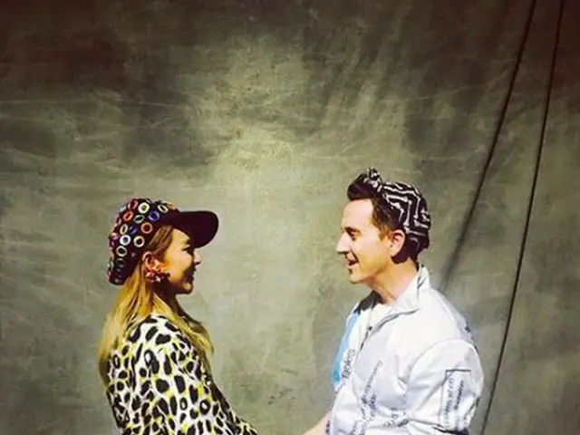 「2NE1」、ジェレミー・スコットと再会。