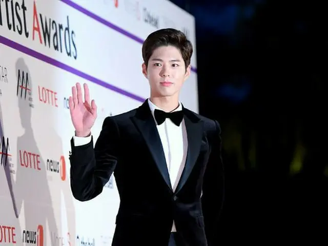 俳優パク・ボゴム、「2016 Asia Artist Awards」レッドカーペットに登場。