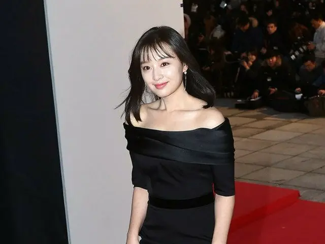 女優キム・ジウォン、「太陽の末裔」とは違う雰囲気。
