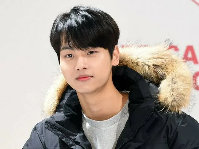VIXX エン、ファンサイン会を開催中。