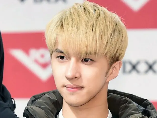 VIXX ケン、ファンサイン会を開催中。