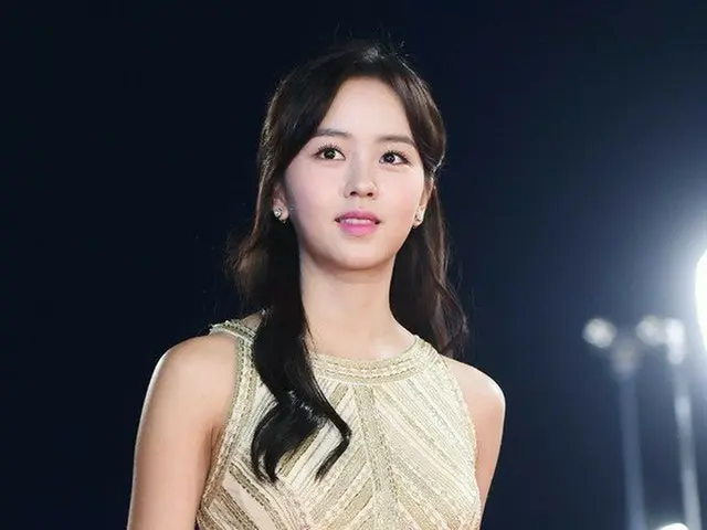 女優キム・ソヒョン、レッドカーペット参加。