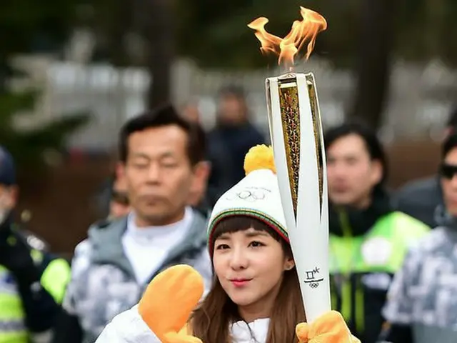 2NE1 出身DARA、平昌五輪聖火リレーに参加