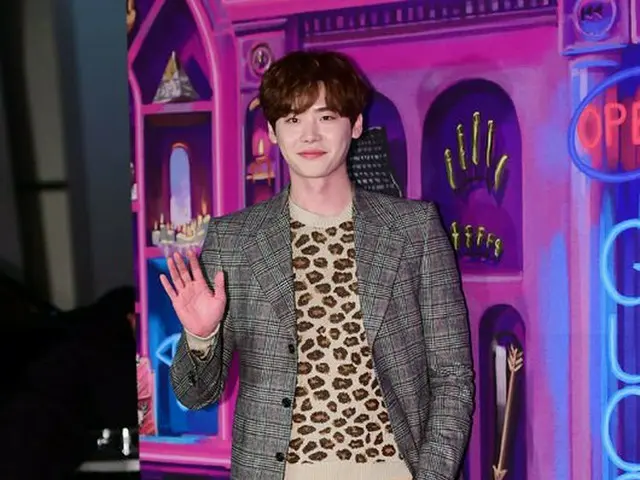 俳優イ・ジョンソク、GUCCIのフォトウォールイベントに出席