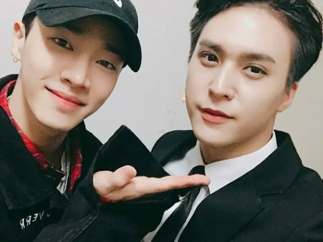 Highlight ソン・ドンウン、ミュージカル「砂時計」を観に来てくれたギグァンとのツーショット写真を公開