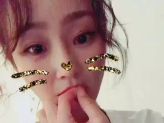 【i公式】SISTAR 出身ヒョリン[HYOLYN]、自撮りの最中に哲学的な「自己省察」を経験