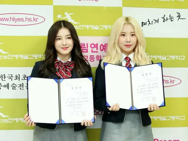 MOMOLAND ナンシー ジュイ、ハンリム芸術高等学校の卒業式に出席