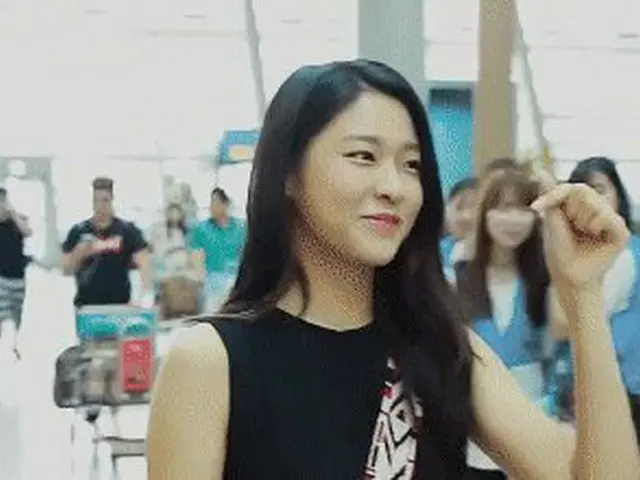 AOA ソリョン、空港で「実物」に遭遇した女性たちの反応