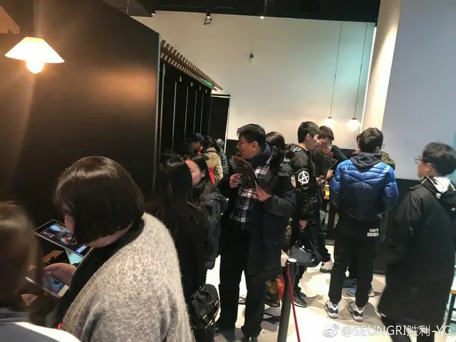 【I公式】BIGBANG [SEUNGRI WEIBO(6P)] SEUNGRI胜利-YG：大家好、我的Aori神隐拉面在中国的第2家店上海徐汇日月光店已经开业