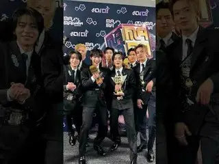 [#2025MAMA] タイガーがトロフィーをプレゼント！🐱🏆 ENHYPEN_ _  (ENHYPEN_ )
小さな叫び声とともにミッションは達成されまし