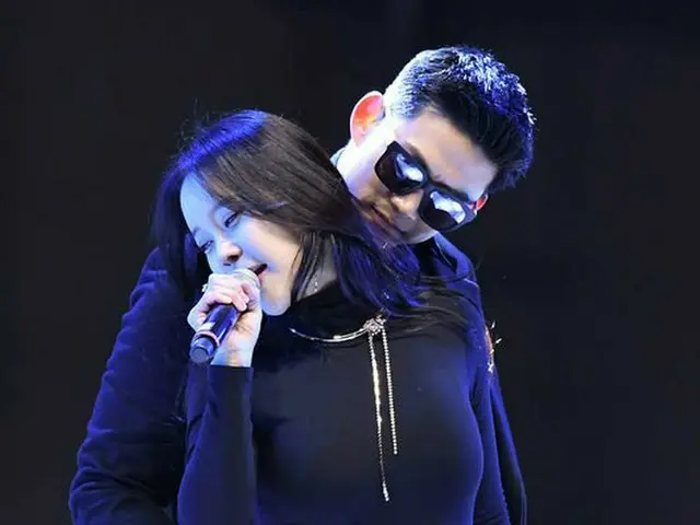 歌手ペク・チヨン＆ 2PM テギョン、コラボステージ披露