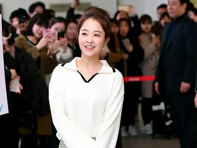 女優パク・ボヨン、ソウル・新世界百貨店で開かれたコスメブランドのファンサイン会に出席。