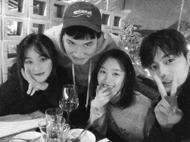 【i公式】SECRET ジウン、「連鎖ショッピング家族」共演者との写真を公開。