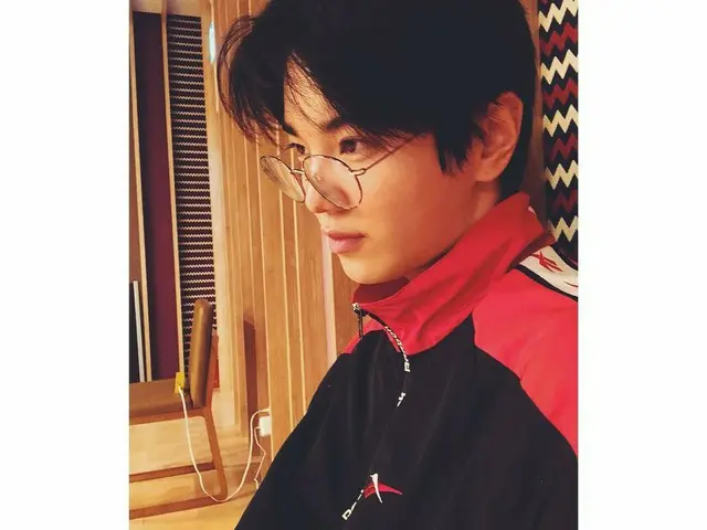 【I公式】INFINITE ソンジョン、絵を描いている最中。