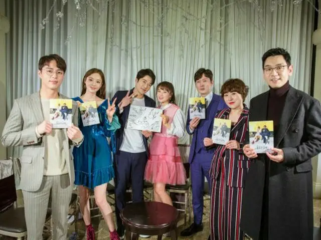 ドラマ「推理の女王2」出演の俳優クォン・サンウ、チェ・ガンヒ らが28日の放送を前に団体ショットを公開。