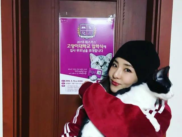 【I公式】2NE1 出身[DARA]、「猫大学」2018年の入学式に参加。