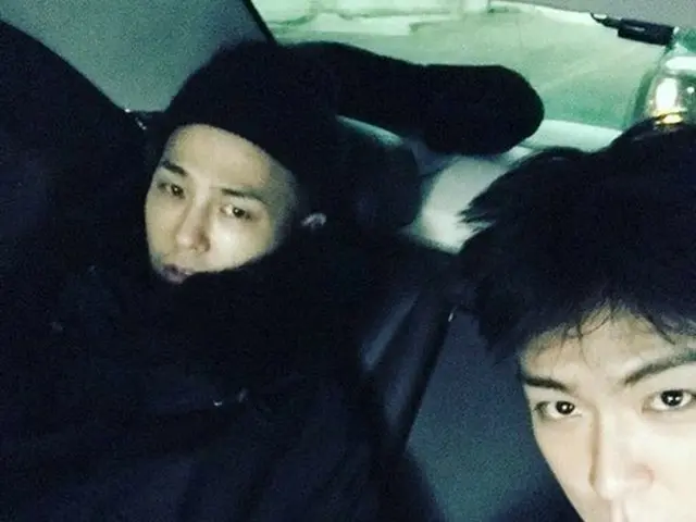 BIGBANG G-DRAGONの入隊日、T.O.Pと抱擁する姿が公開される
