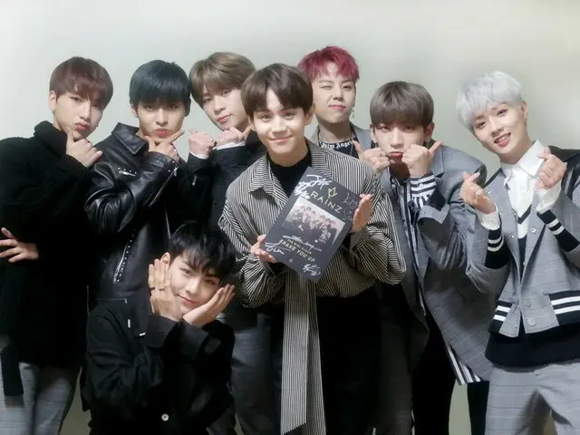 【t公式】HIGHLIGHT ヨソプ、後輩RAINZとの集合写真。