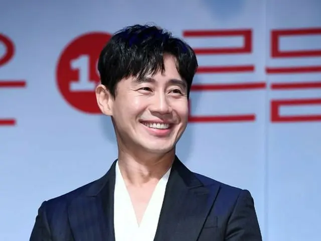 俳優シン・ハギュン、映画「風風風」の制作報告会に出席。