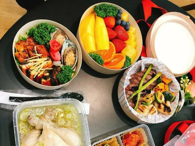 【I公式】Highlight ヨソプ[YOSEOB]、ファンから応援のお弁当。