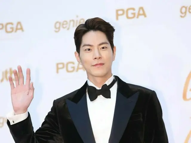 俳優ホン・ジョンヒョン、チェ・ミンシク、ソル・ギョング、リュ・ジュンヨル,JYJ などが所属するC-JeSエンターテインメントと専属契約。