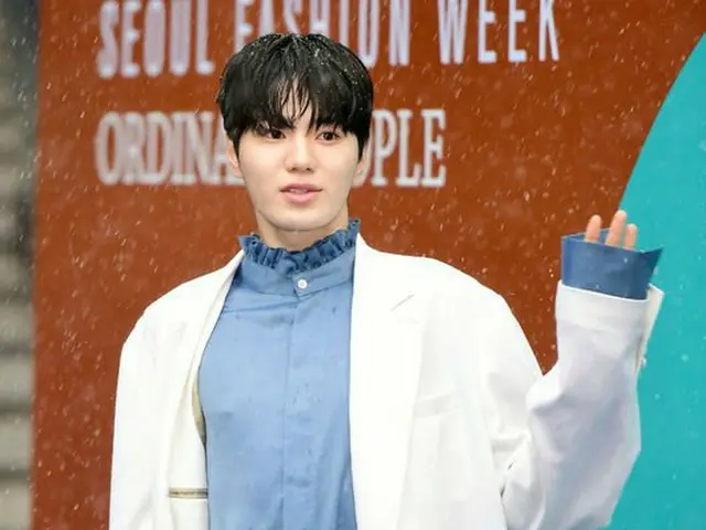 INFINITE ソンジョン、2018F/W「HERA Seoul Fashion Week ORDINARYPEOPLE」コレクションに出席中。