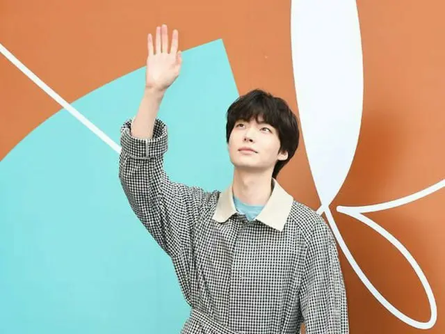 俳優アン・ジェヒョン、ソウル・東大門DDPで「2018 F/W HERA SEOUL FASHION WEEK」に参加。