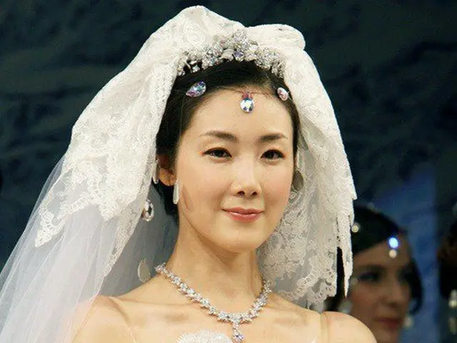 本日結婚の女優チェ・ジウ、今までのウェディングドレス姿が話題。