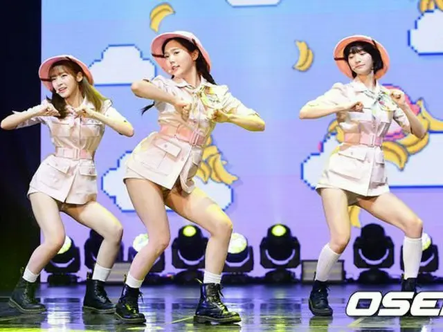 OH MY GIRL BANHANA、初のポップアップアルバム「Banana allergy monkey」ショーケース開催