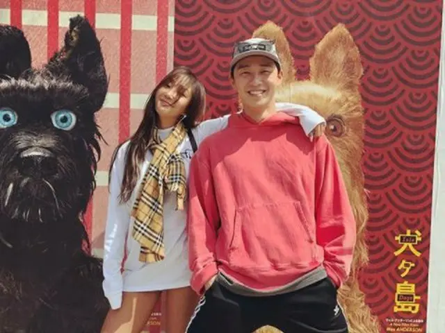 SISTAR 出身ヒョリン、俳優パク・ソジュン とのツーショット写真を公開。