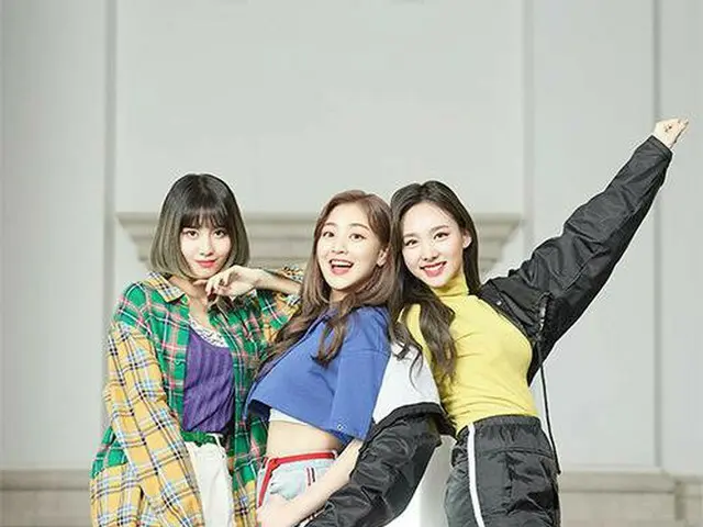 TWICE、ABCマートのNIKE AIR MAXの広告
