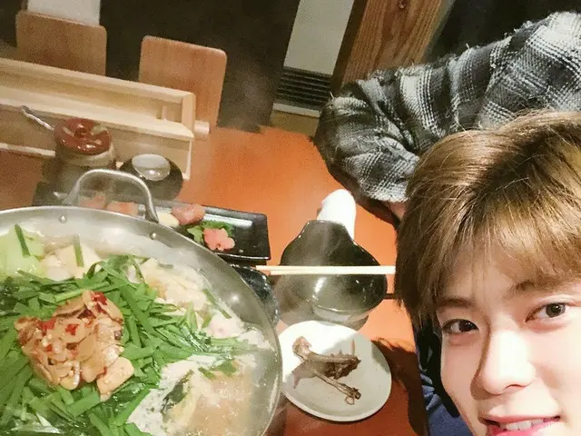 【t公式】NCT、福岡でもつ鍋を食べる様子を公開。