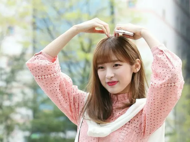 OH MY GIRL アリン、出勤中