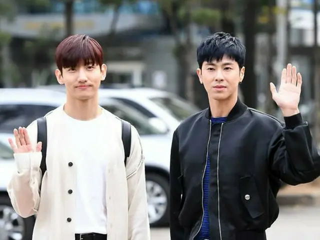 東方神起、脚の長さが分かる写真
