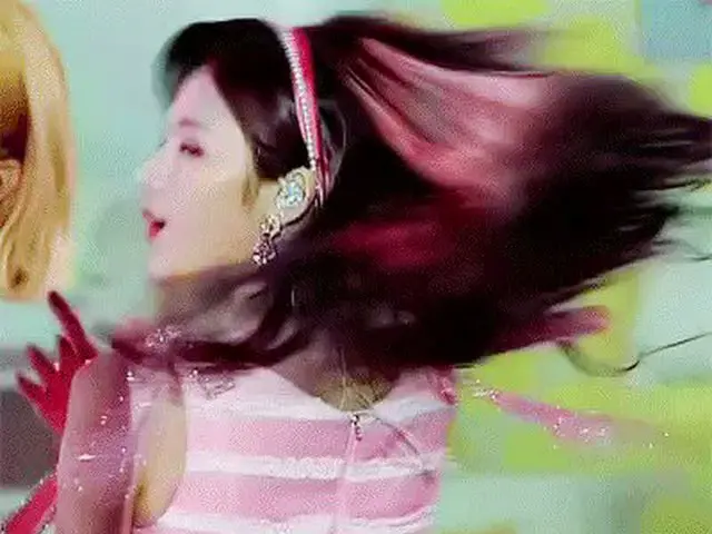 TWICE サナ、韓国で話題の「眼力」