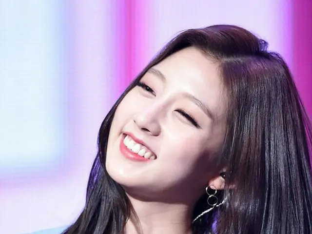 LOVELYZ、4thミニアルバム「治癒」発売記念ショーケースを開催