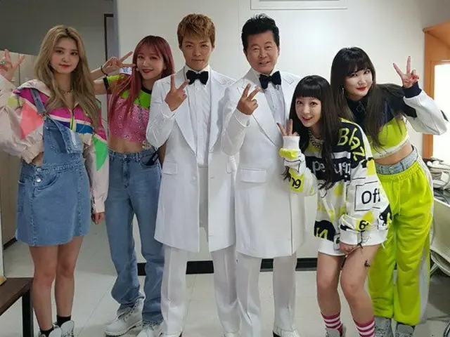 テ・ジナ KangNam、EXID と撮った写真を公開
