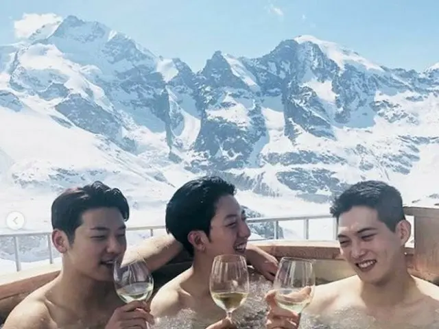 CNBLUE イ・ジョンヒョン、イ・ジョンシン カン・ミンヒョクと画報のような旅行記念写真を公開