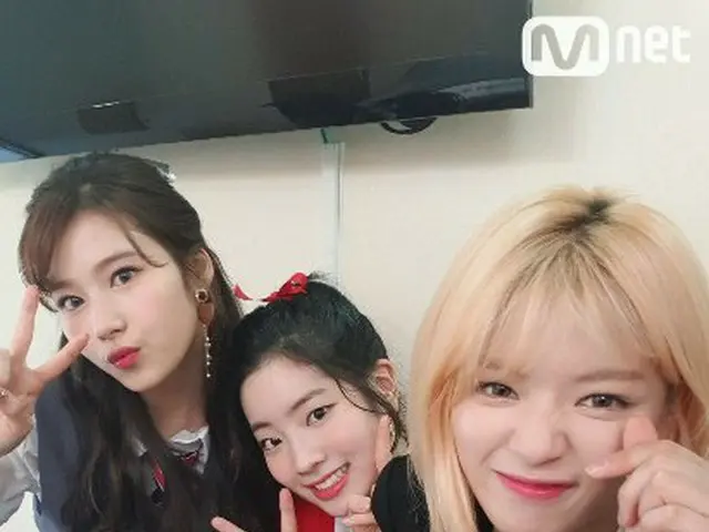 Mnet「MCOUNTDOWN」、TWICE の控室セルカを公開