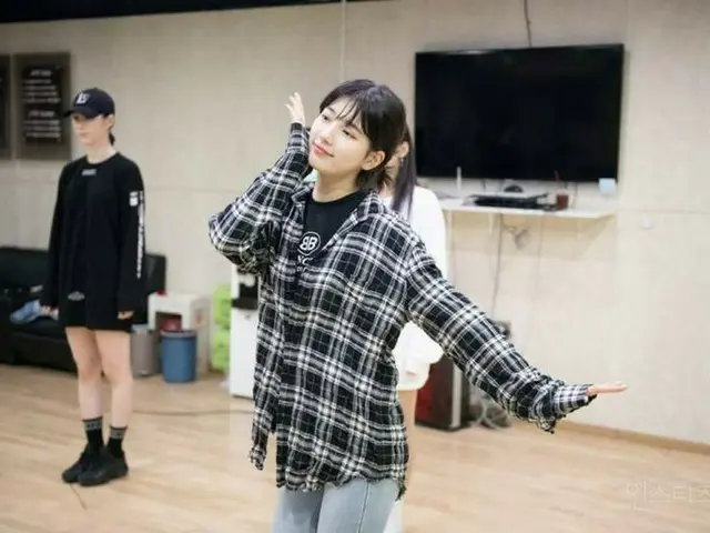 Miss A 出身スジ、ファンミで披露するため、事務所後輩TWICEの「Heart Shaker」練習中～その1。