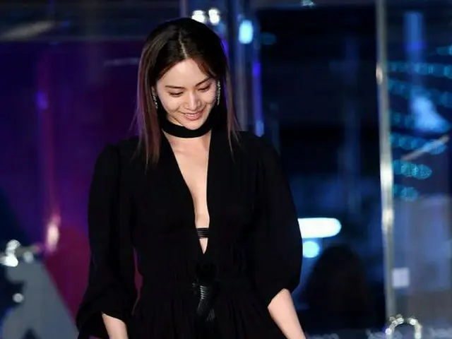 Afterschool ナナ、レッドカーペット行事中