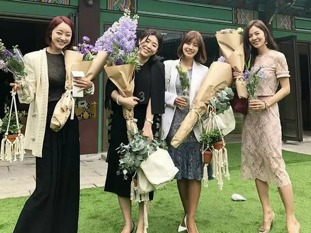女優ソ・ヒョリム、女優ハン・チェア＆チャ・セッチ氏の結婚式での写真を公開。