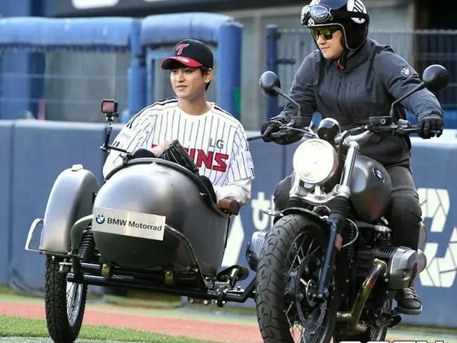 iKON チャヌ、始球式に参加。