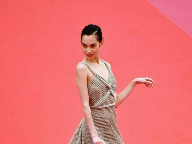 韓国でも常に注目の的となる水原希子、カンヌ映画祭レッドカーペットが話題