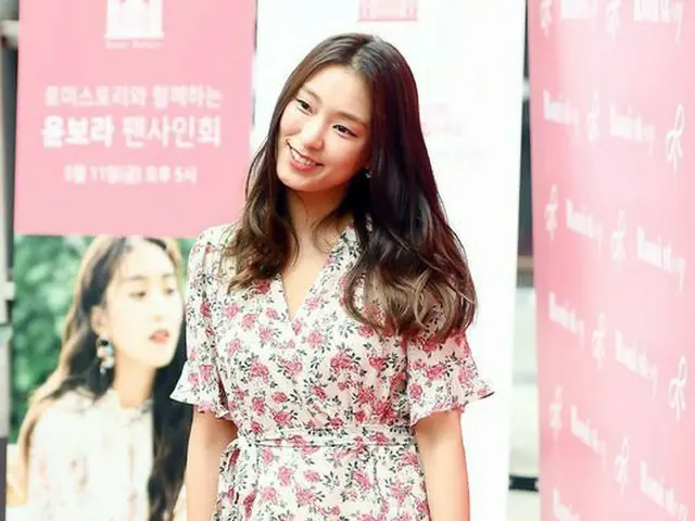 元SISTAR ボラ、フラッグシップストアでのサイン会に登場