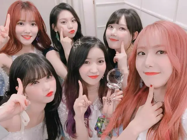 GFRIEND、音楽放送４冠で喜ぶ様子。