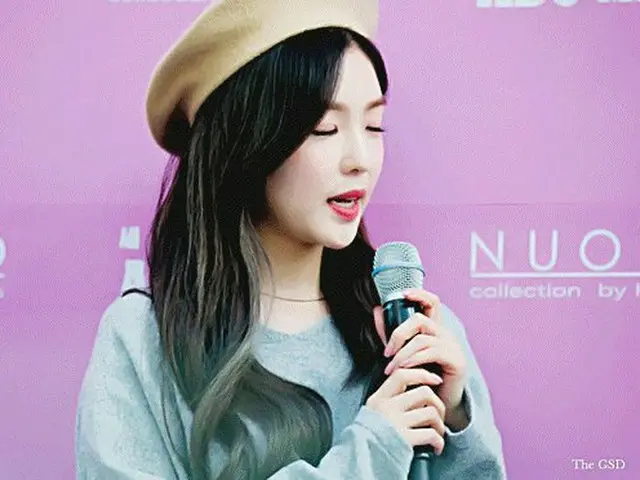 Red Velvet アイリーン、マイクの渡し方も丁寧
